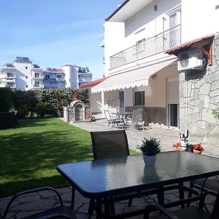 Elena Rooms-apartments Lejlighedshotel 4*