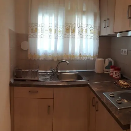 Elena Rooms-apartments 4* 아스프로발타